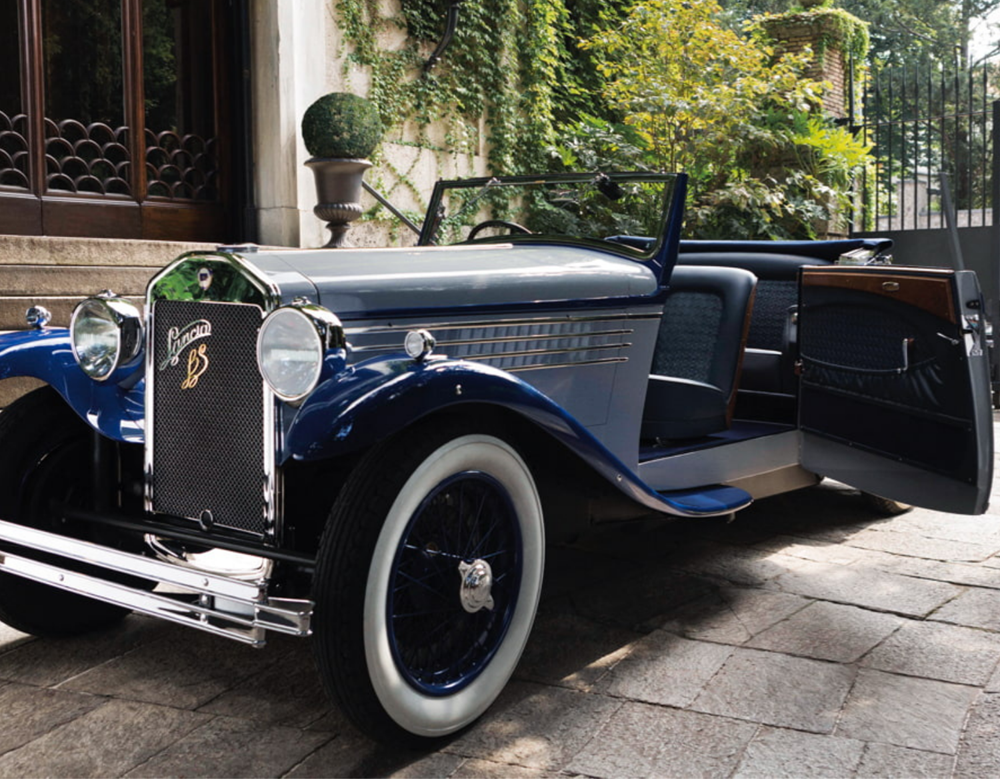 The Serapian family redesigned the interior of this car with their Mosaico leathercraft signature.  <span></span> 